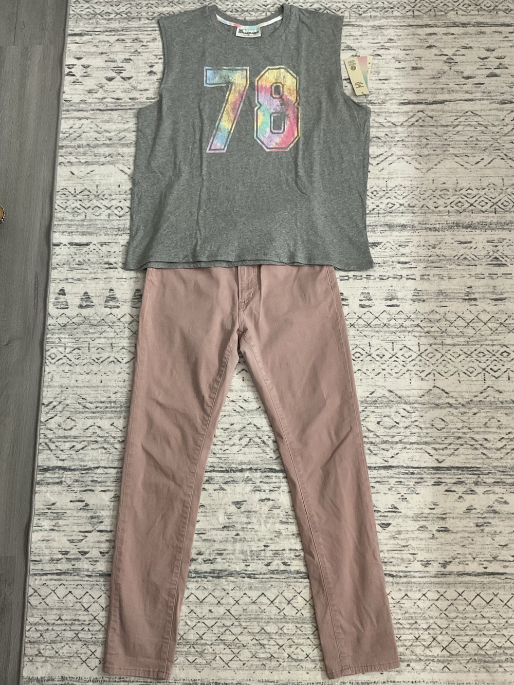 Uniqlo Dusty Pink Drawstring Skinny Pants + Graphic Sleeveless Shirt Unisex Set